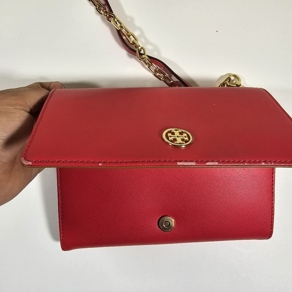 Tory Burch Chain-Link Saffiano Leather Crossbody Bag - Picture 3 of 4